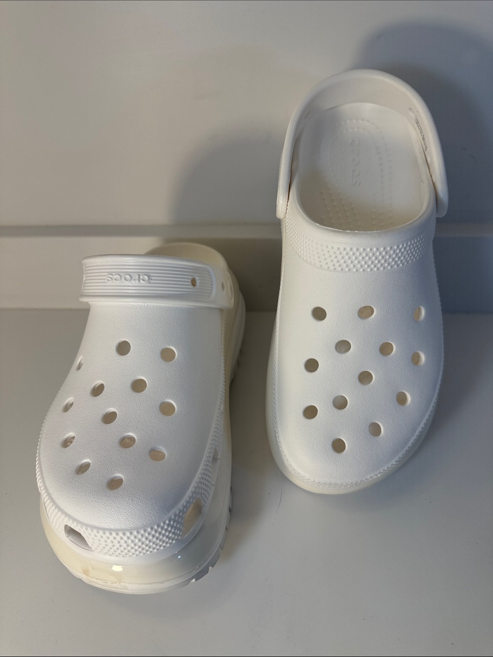 CROCS White Classic Mega Crush Clogs - Size 6 - Picture 3 of 11